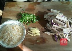 茄子虾皮粥的做法图解3