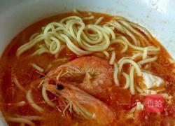 番茄鲜虾窝蛋面的做法图解6