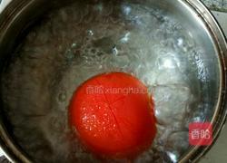 番茄鲜虾窝蛋面的做法图解1