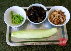 木耳炒白瓜的做法图解1
