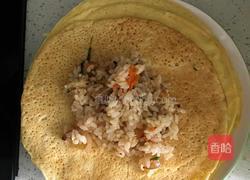 鸡蛋饼包炒饭的做法图解6