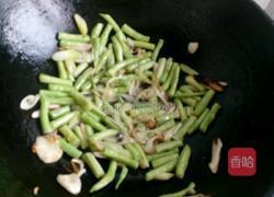 豆角鸡蛋面的做法图解2