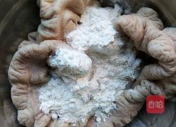 爆炒肥肠的做法图解1
