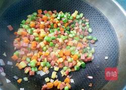 五彩蛋炒饭的做法图解2