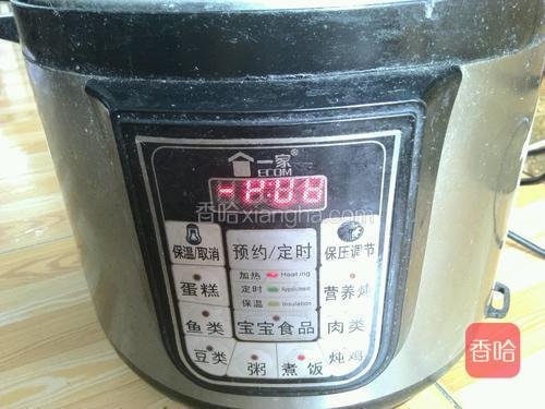启动米饭功能，8分钟后，等待电高压锅自然放气。