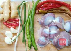 泡辣椒爆鸡胗的做法图解1