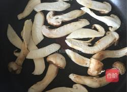 香煎松茸片的做法图解5