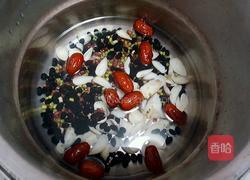 三豆百合红枣粥的做法图解3