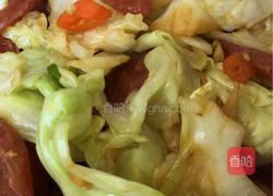 手撕包菜炒腊肠的做法图解5