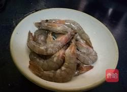 油爆大虾的做法图解1