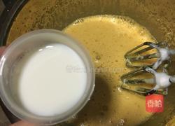 奶香蒸蛋糕 不用烤箱也能做的美味 喜欢就收藏吧的做法图解3