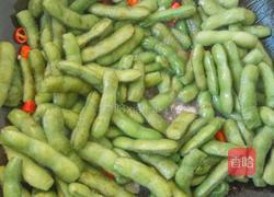 青椒五香毛豆的做法图解5