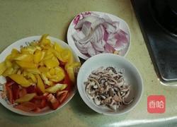 双椒炒鱿鱼的做法图解2