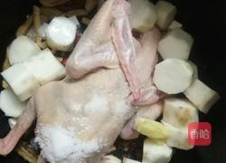 养生乳鸽汤的做法图解1