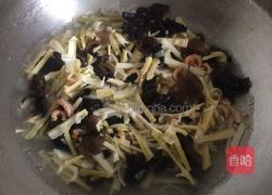 海米木耳炒笋丝的做法图解7