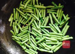 清炒茄子长缸豆的做法图解4