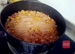 自创土豆玉米金针菇焖面的做法图解6