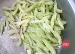 猪肉炒西芹的做法图解2