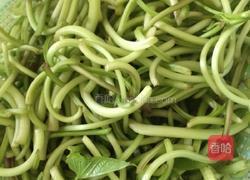 双椒红薯梗的做法图解1