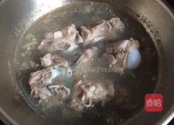 蘑菇茯苓大骨汤的做法图解1