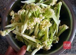 干锅有机花菜的做法图解1