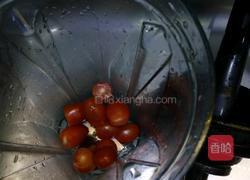 猕猴桃圣女果汁的做法图解5