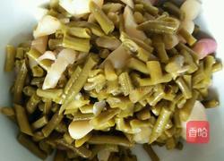 酸豆角酸姜爆炒牛肉的做法图解2