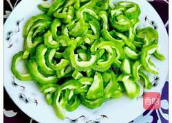 苦瓜炒鸡蛋的做法图解3