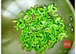 苦瓜炒鸡蛋的做法图解4