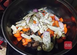 红酒炖牛肉的做法图解3