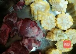 莲藕玉米骨头汤的做法图解3