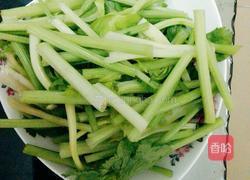 凉拌香芹的做法图解1
