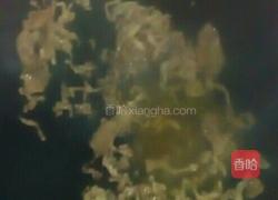 白菜梗炒肉的做法图解3