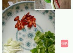 木耳炒卷心菜的做法图解2