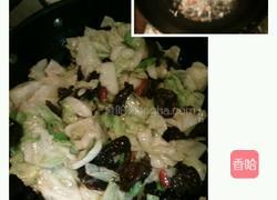 木耳炒卷心菜的做法图解4
