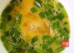 炒饼子鸡蛋的做法图解1