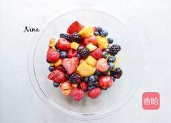 奶油果酱缤纷水果沙拉的做法图解1