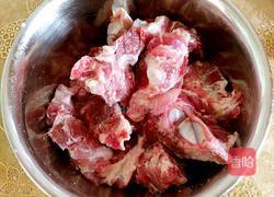 排骨炖玉米的做法图解1