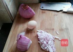 洋葱炒面的做法图解2