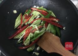 双椒炒鱿鱼的做法图解5