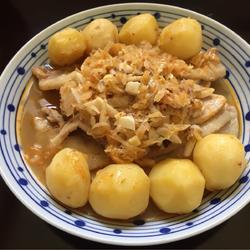 东北酸菜洋芋仔五花肉的做法[图]