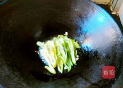双椒炒红薯杆子的做法图解5