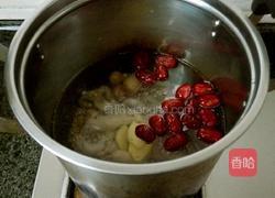 薏米红枣母鸡汤的做法图解3