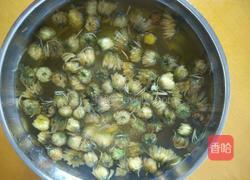 牛奶菊花龟苓膏的做法图解1