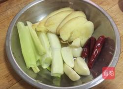 土豆烧牛腱子的做法图解1