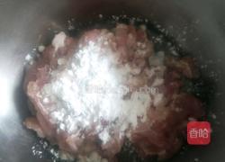 平菇酸菜肉片汤的做法图解2