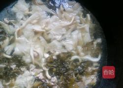 平菇酸菜肉片汤的做法图解6