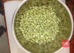 豆角煎蛋的做法图解1