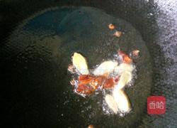 红烧猪皮洋槐花的做法图解5