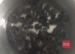 木耳百合炒肉的做法图解1